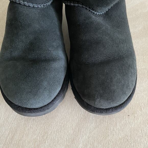 UGG Mini Bailey Bow Boots - Picture 4 of 12